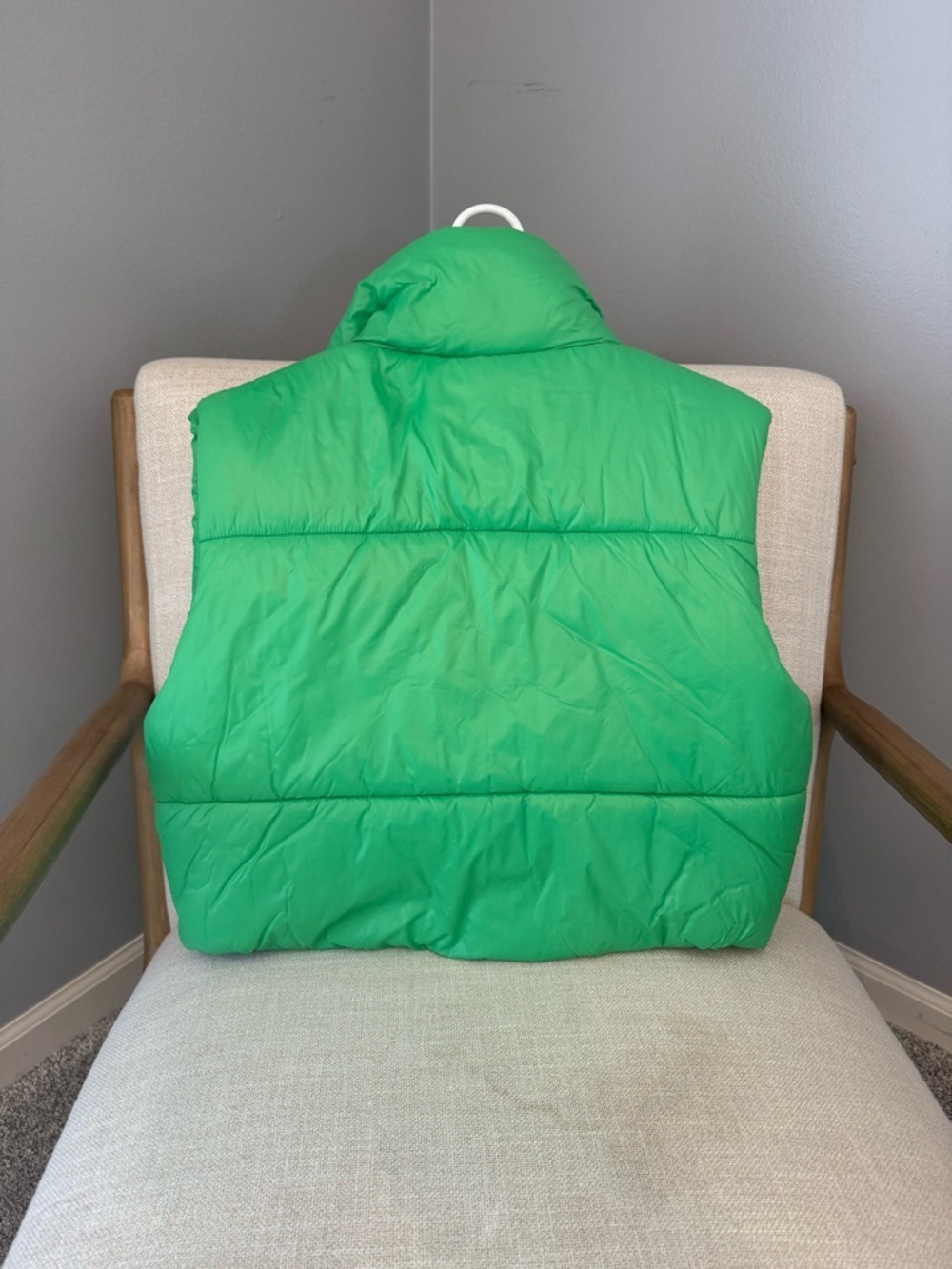 Women’s Green Cropped Puffer Vest - Picture 5 of 6